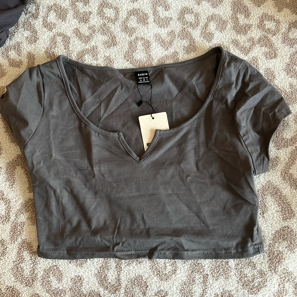 Shein Cropped T-shirt